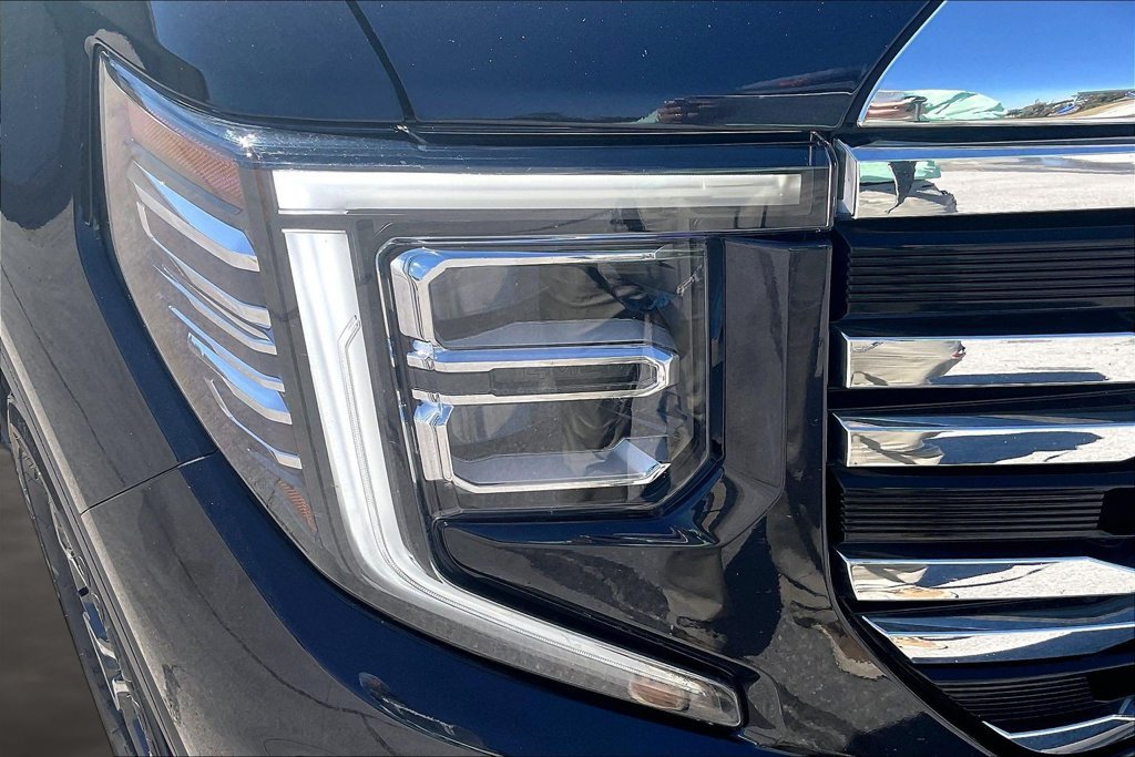 Used 2025 GMC Sierra 1500 SLT AWD/4WD image 30