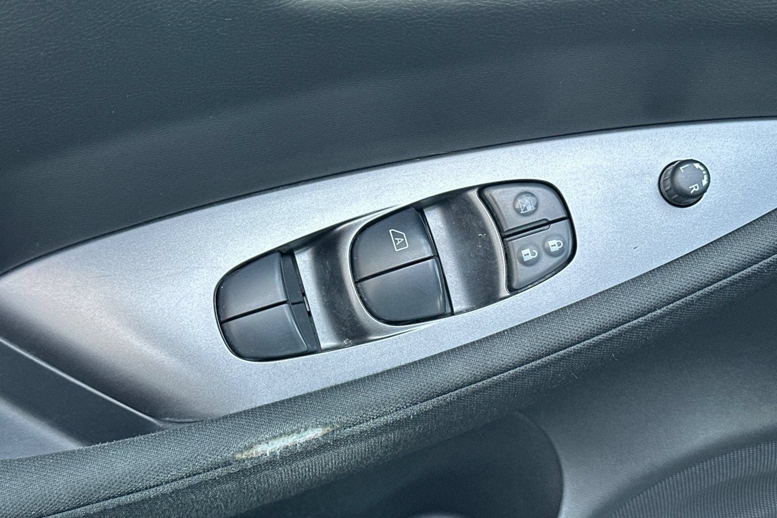 Certified 2025 Nissan Leaf S FWD image 12