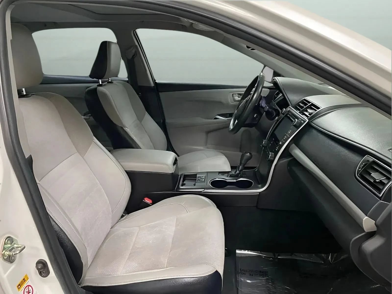 Used 2017 Toyota Camry XSE w/ Advanced Technology Package FWD image 14