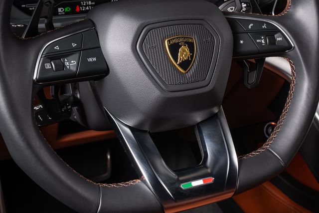 Used 2022 Lamborghini Urus AWD/4WD image 35