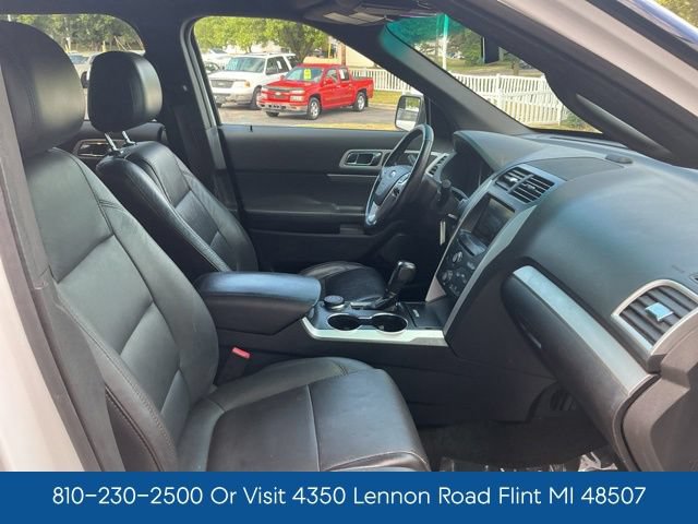 Used 2015 Ford Explorer XLT w/ Equipment Group 202B AWD/4WD image 34