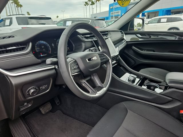 Used 2023 Jeep Grand Cherokee L Laredo RWD image 15