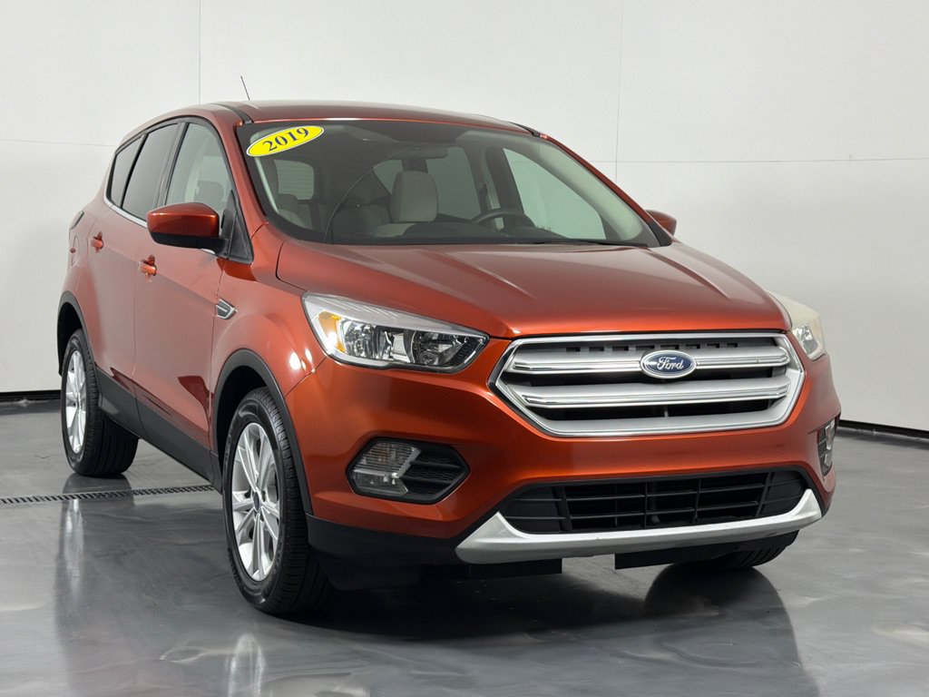 Used 2019 Ford Escape SE FWD image 3