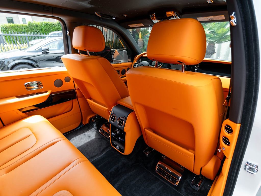 Used 2025 Rolls-Royce Cullinan AWD/4WD image 28