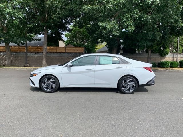 New 2026 Hyundai Elantra Limited FWD image 2