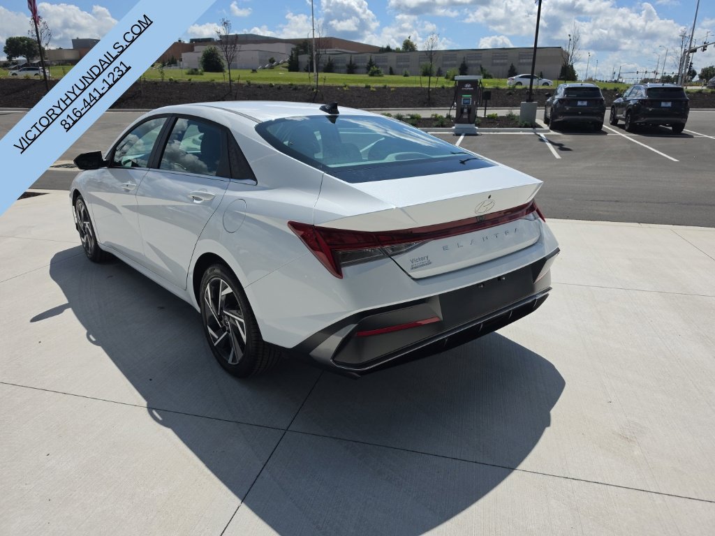 Used 2025 Hyundai Elantra SEL FWD image 3