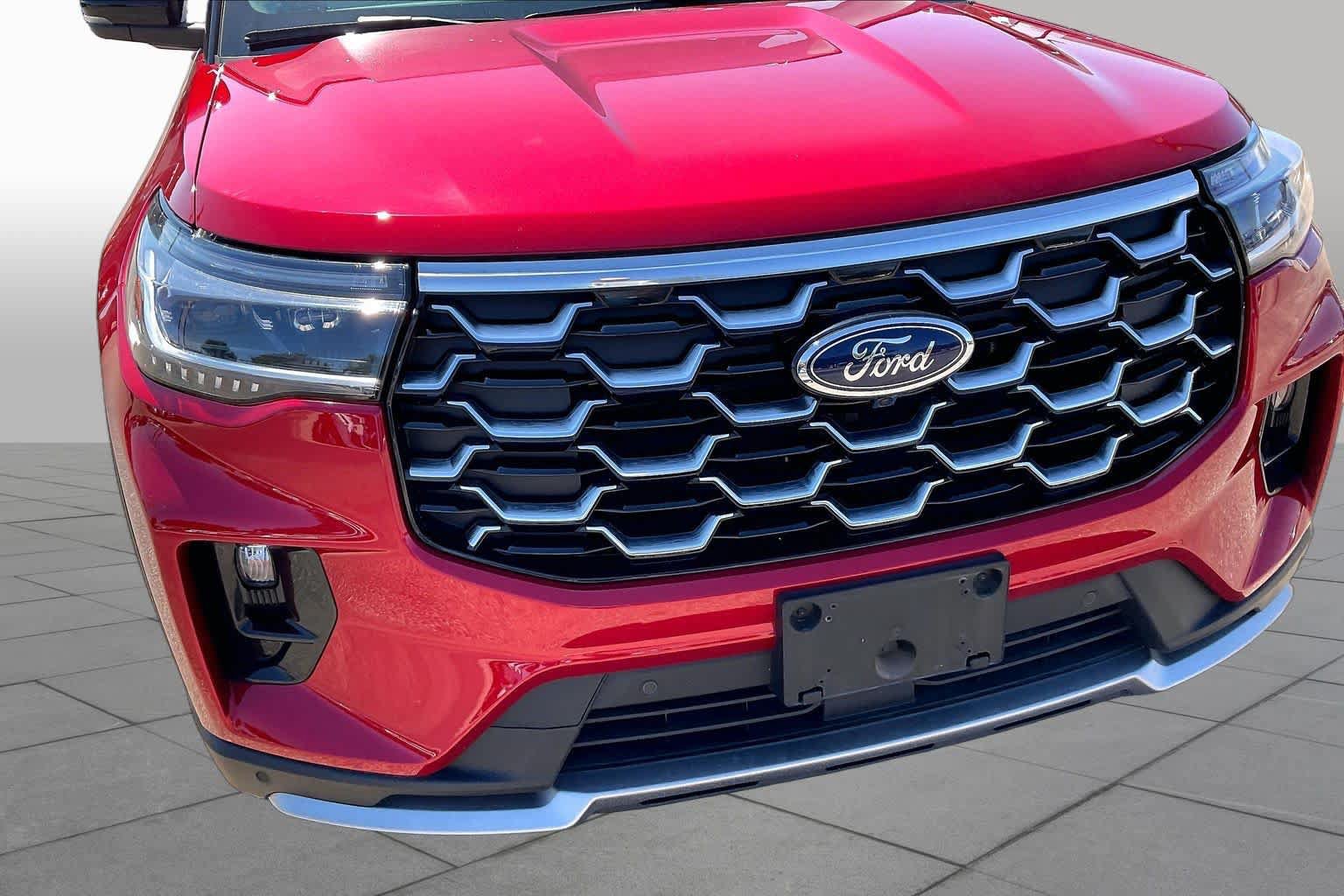 Used 2025 Ford Explorer Platinum w/ Ultimate Package AWD/4WD image 30