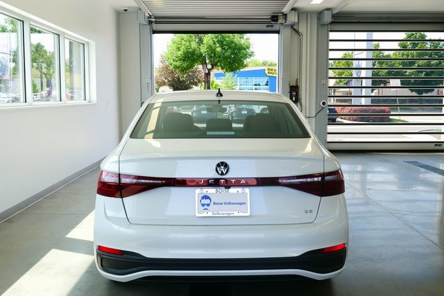 New 2025 Volkswagen Jetta SE image 5