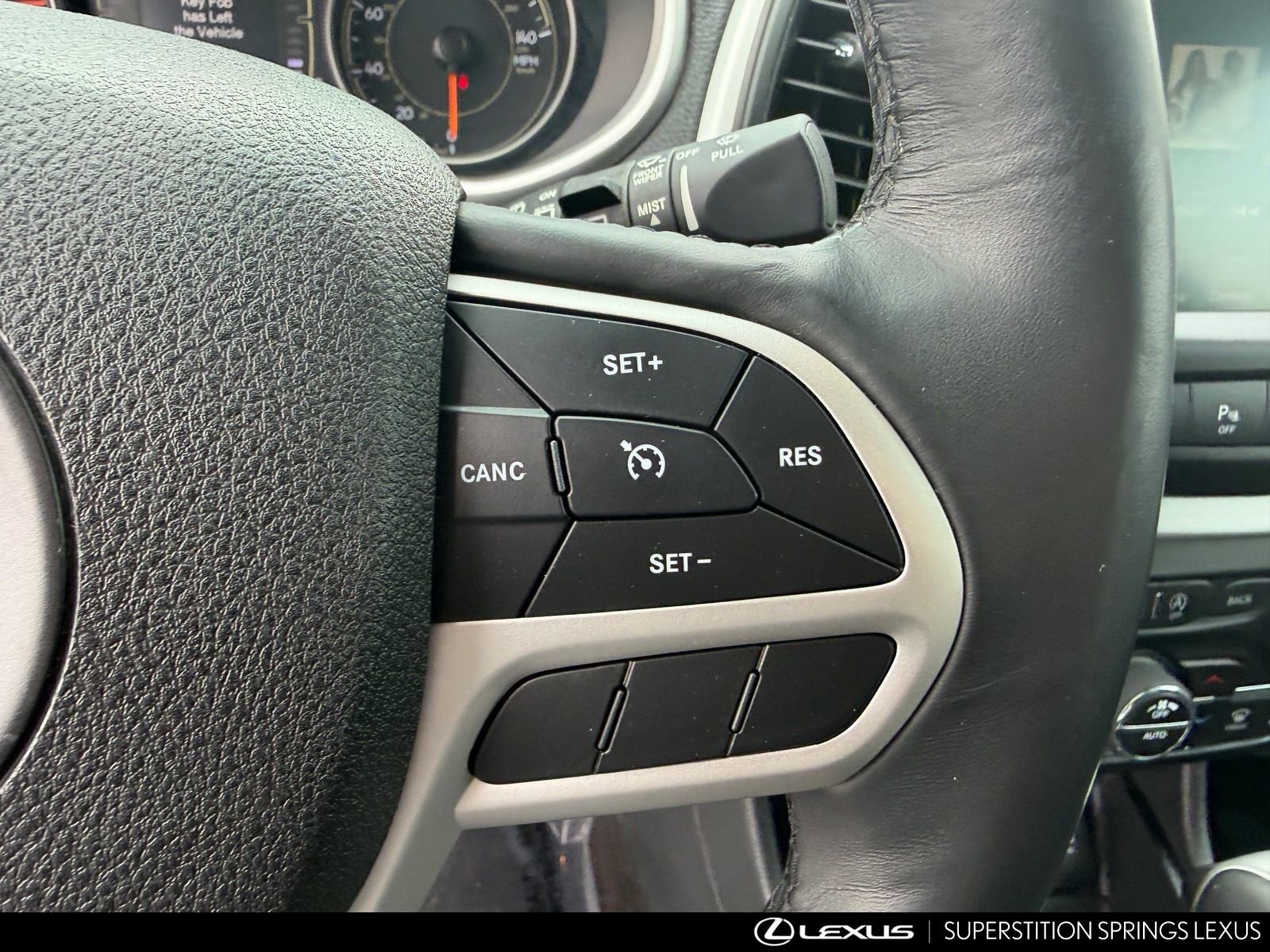 Used 2018 Jeep Cherokee Latitude Plus w/ Comfort/Convenience Group FWD image 22