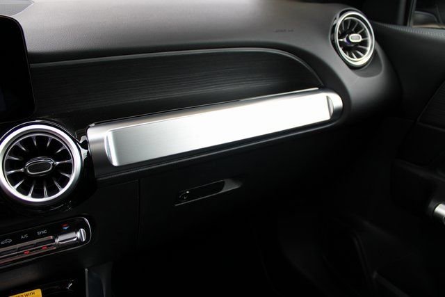 New 2025 Mercedes-Benz GLB 250 4MATIC image 32