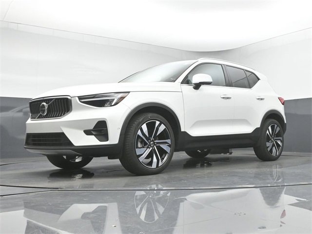 Used 2024 Volvo XC40 B5 Plus w/ Protection Package Premier image 37