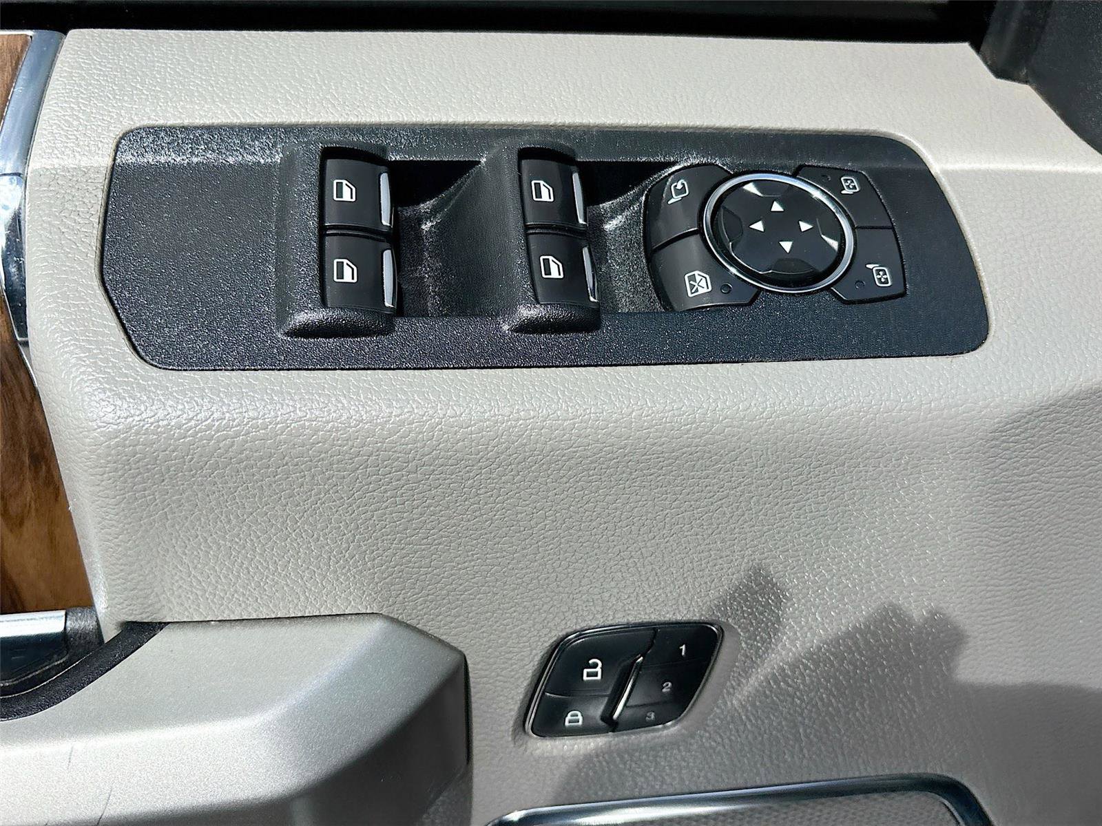 Used 2019 Ford F150 Lariat image 18