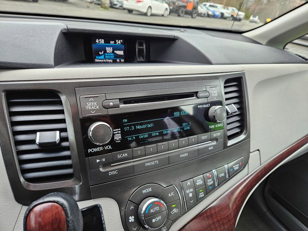 Used 2011 Toyota Sienna XLE AWD/4WD image 14