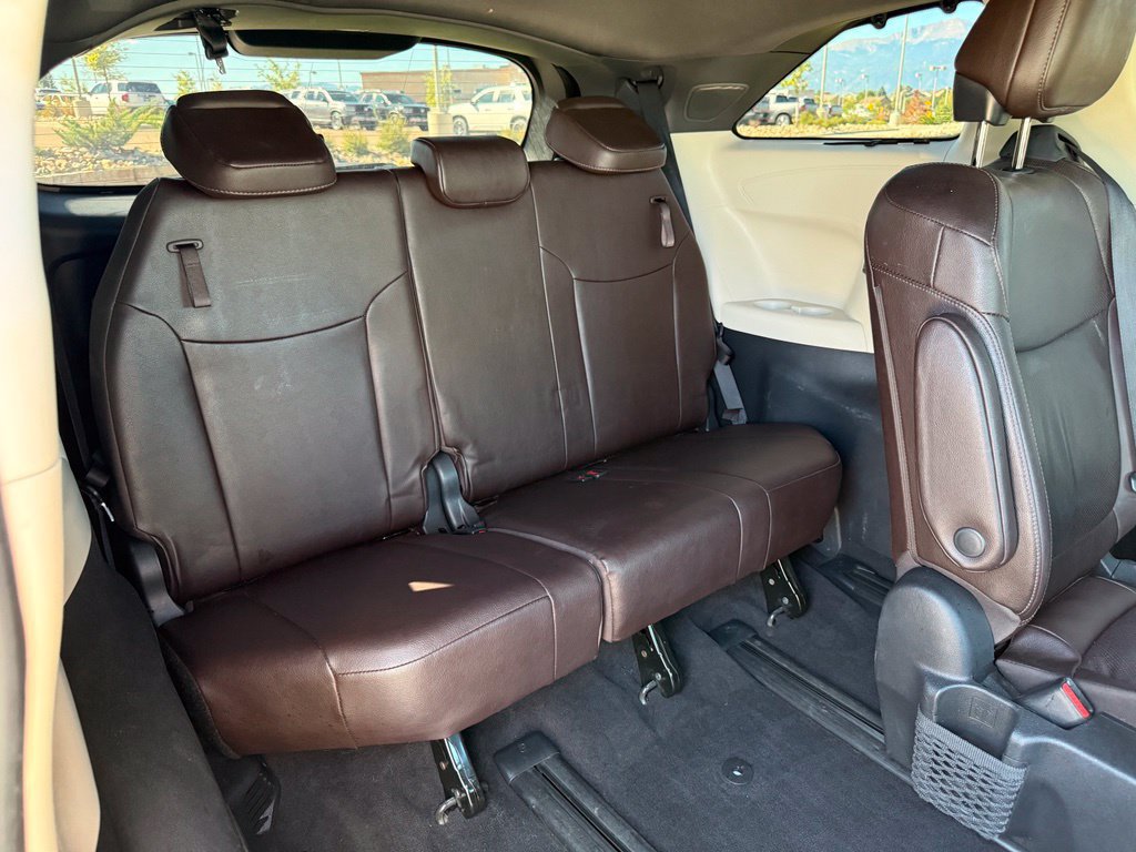 Used 2022 Toyota Sienna Platinum AWD/4WD image 30