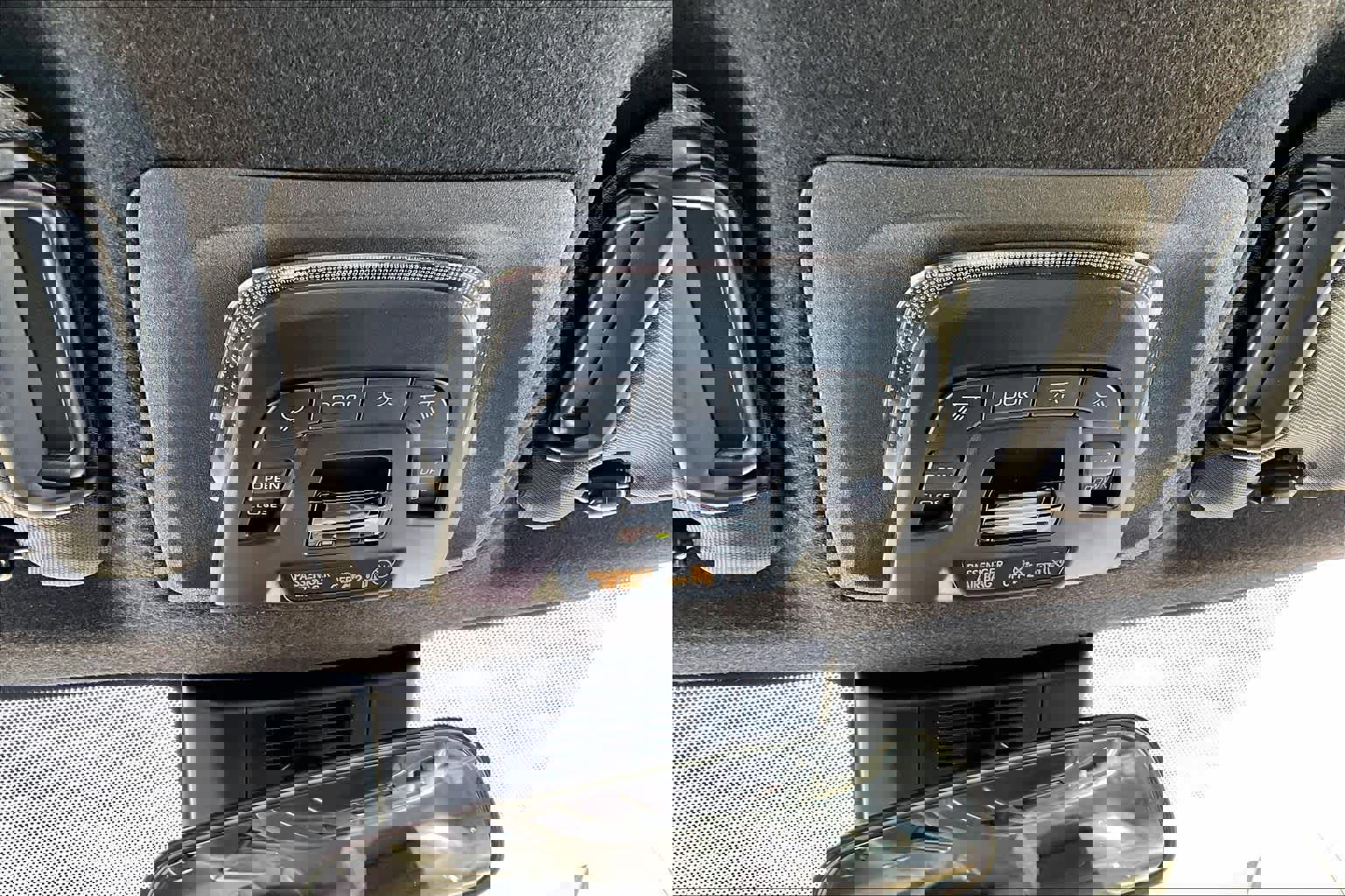 Used 2025 Toyota Corolla SE image 31