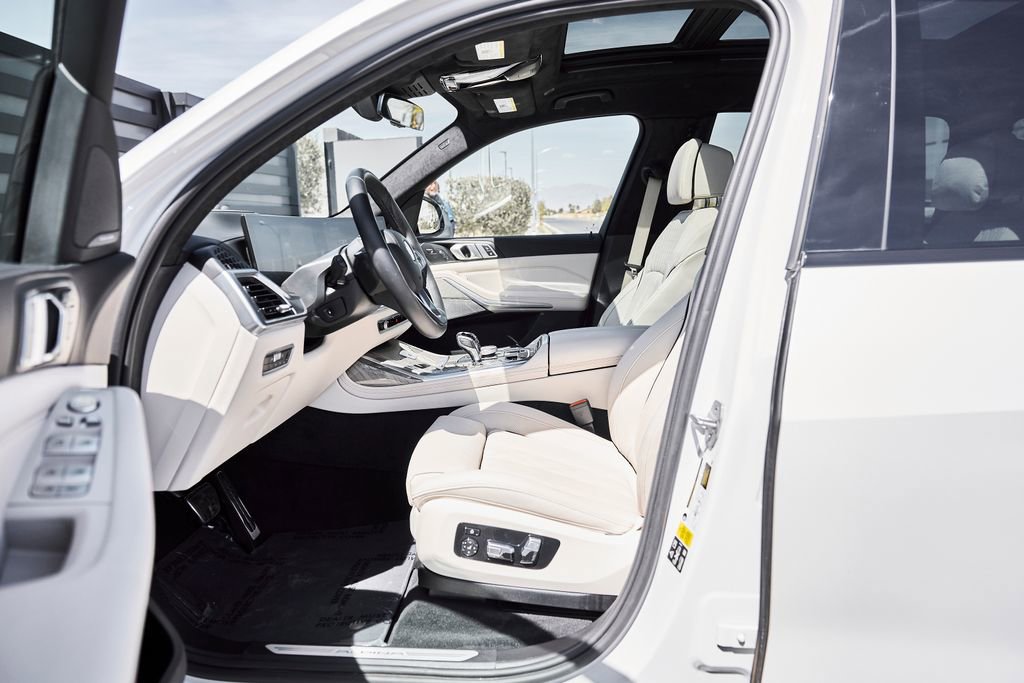 Used 2023 BMW ALPINA XB7 image 33