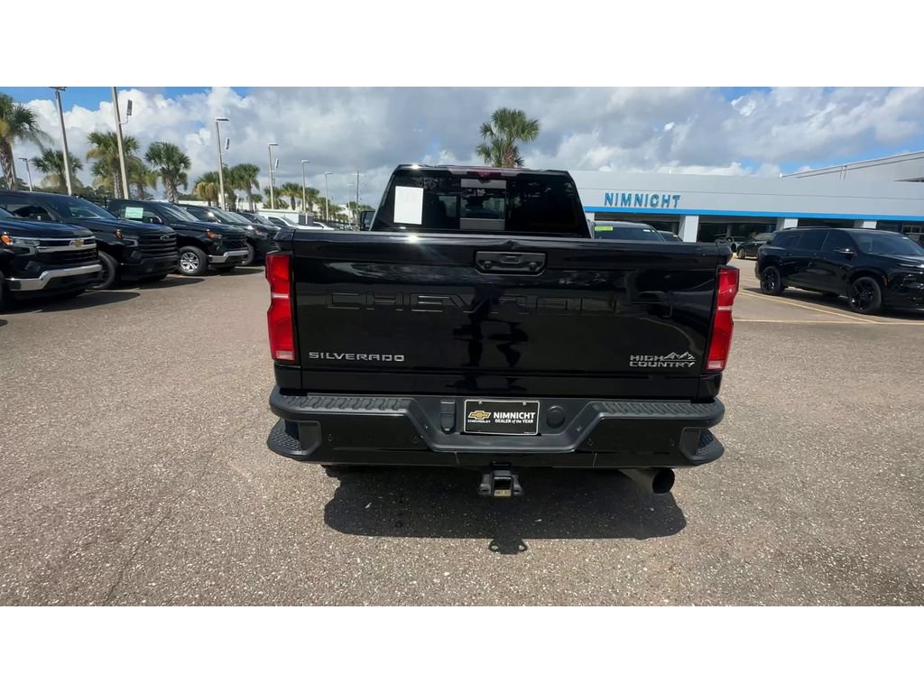 Used 2024 Chevrolet Silverado 2500 High Country w/ High Country Premium Package AWD/4WD image 3