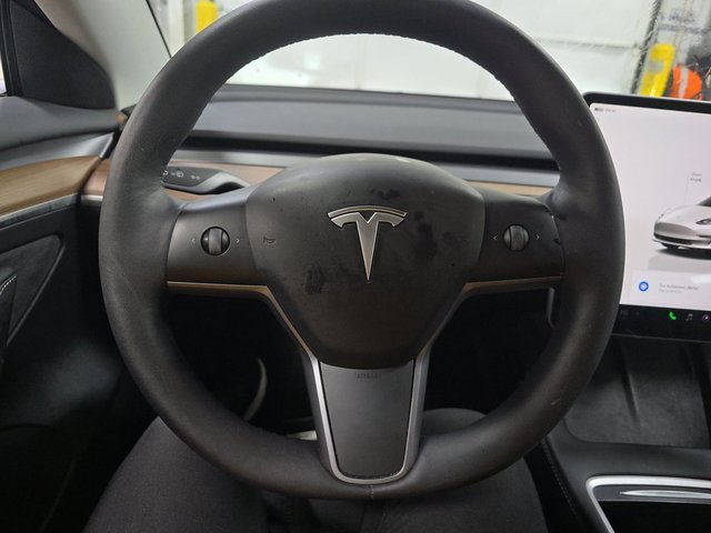 Used 2023 Tesla Model 3 Performance image 3