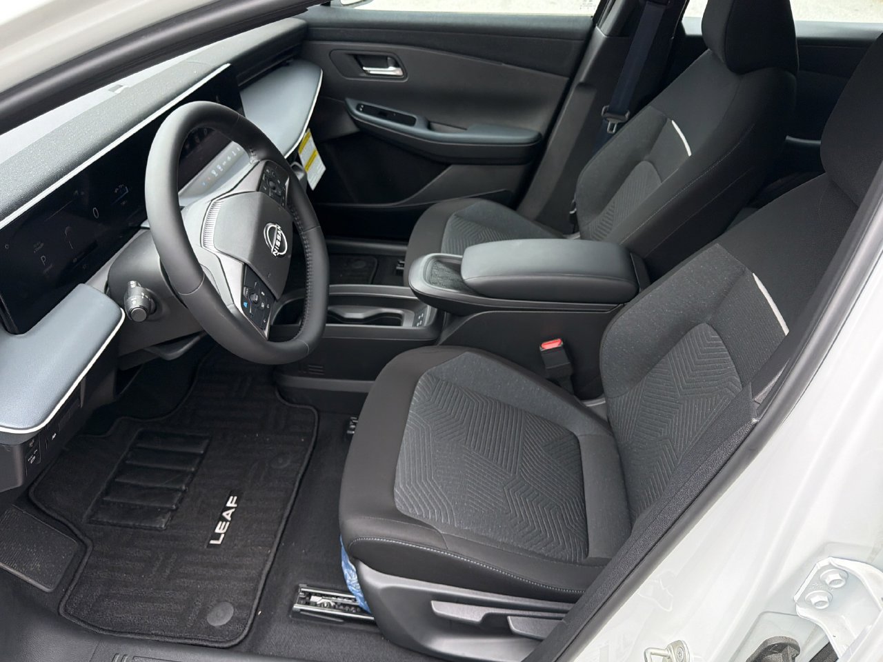 New 2026 Nissan Leaf w/ Illuminated Package FWD image 18