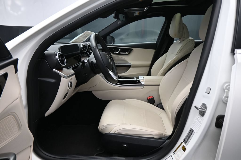 Used 2025 Mercedes-Benz C 300 Sedan image 9