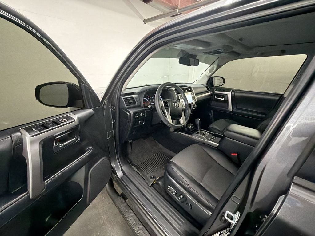 Used 2022 Toyota 4Runner SR5 Premium w/ Moonroof Package AWD/4WD image 10