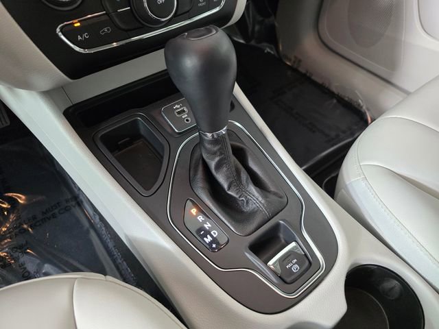 Used 2020 Jeep Cherokee Latitude Plus image 34