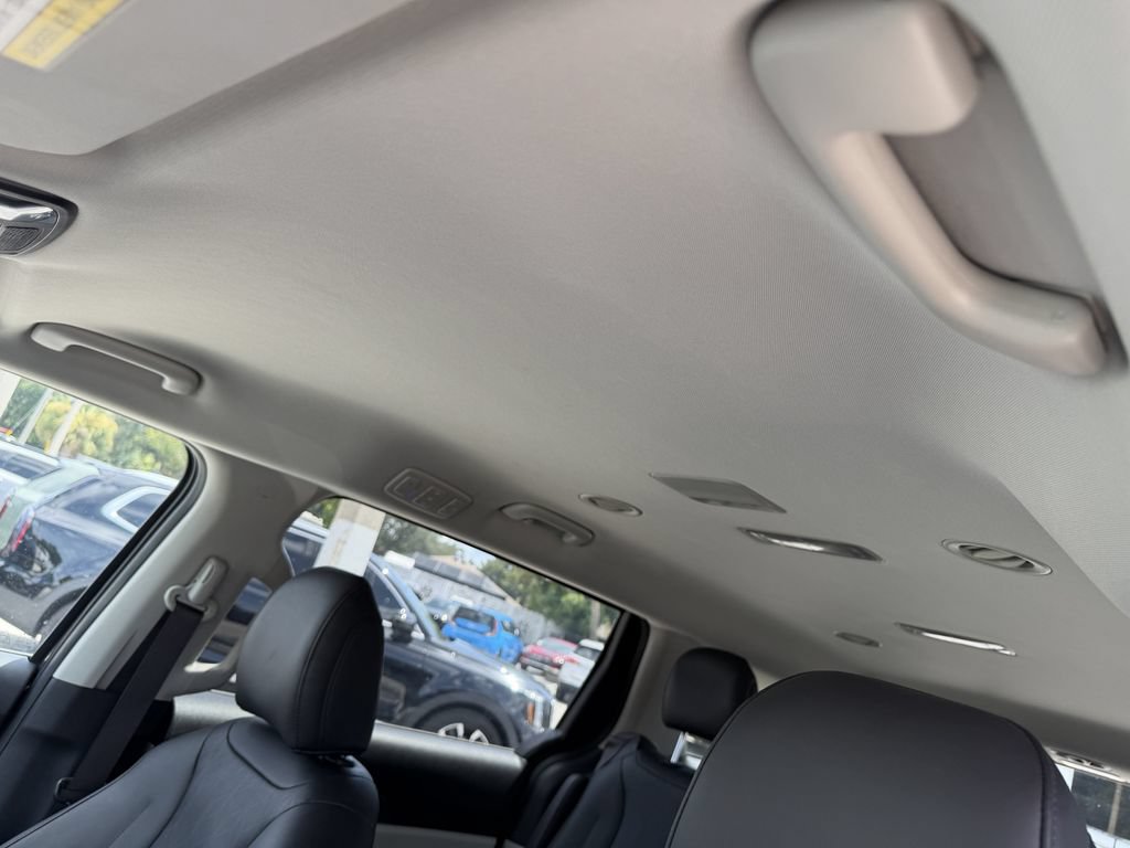 Certified 2024 Kia Carnival LX FWD image 23