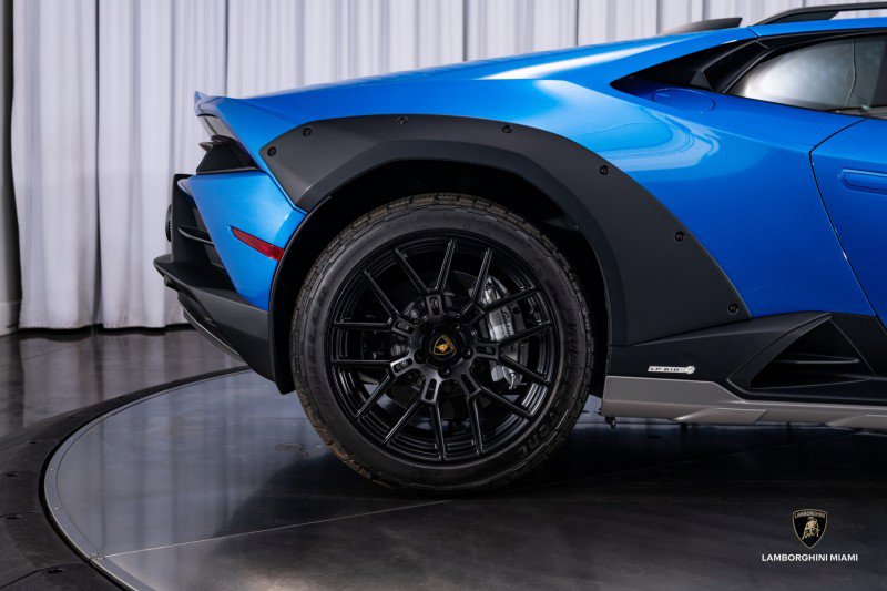 Used 2024 Lamborghini Huracan Sterrato image 27