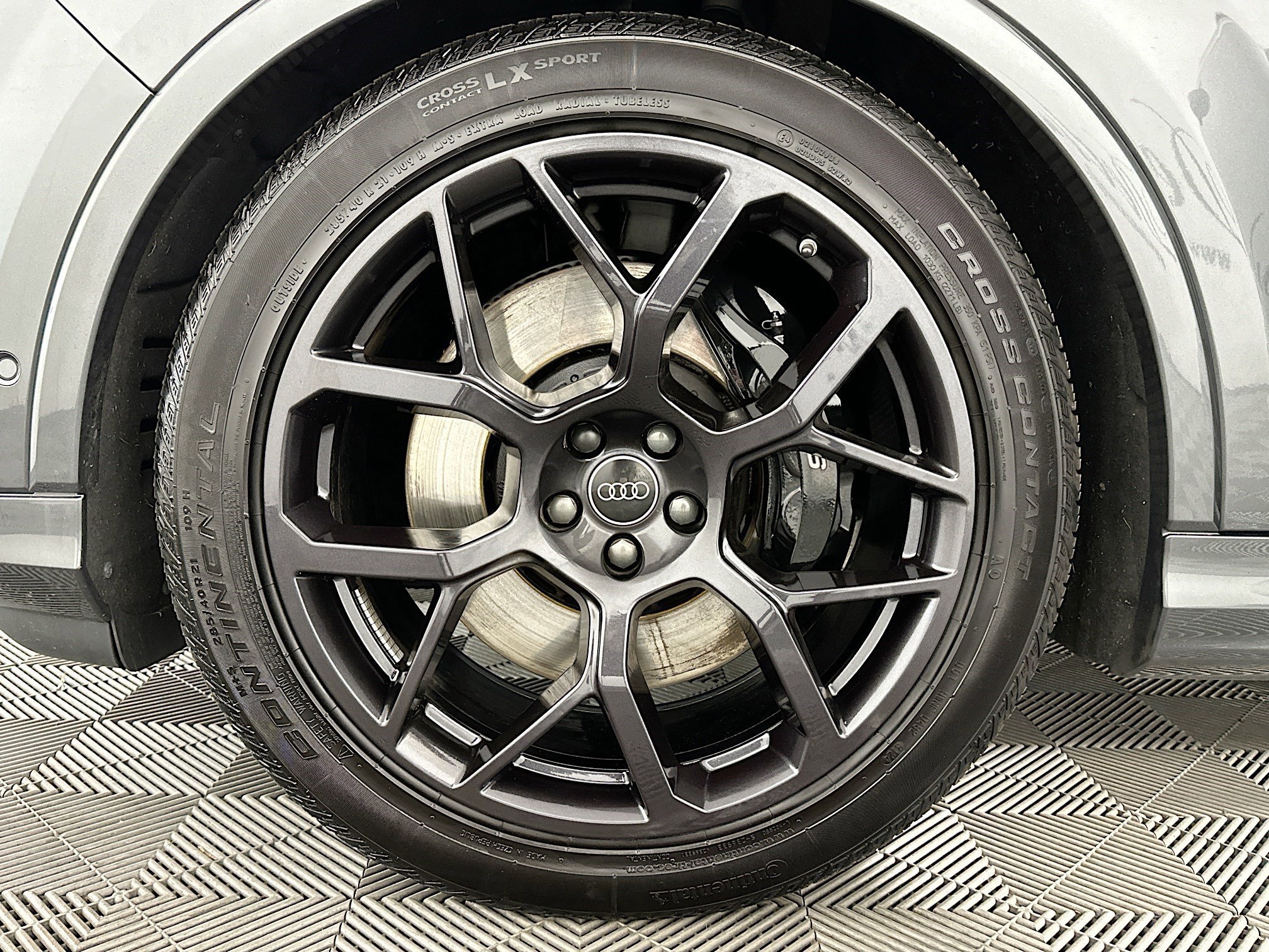 Used 2025 Audi SQ7 Premium Plus w/ Executive Package image 39