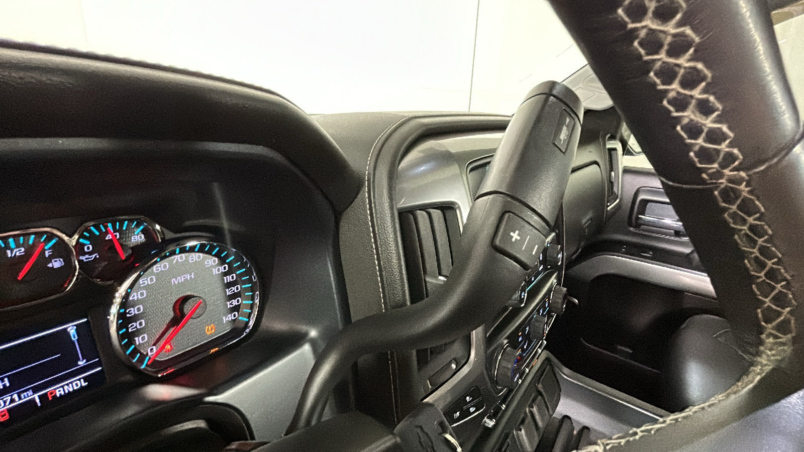 Used 2017 Chevrolet Silverado 1500 LTZ Z71 w/ LTZ Plus Package AWD/4WD image 25