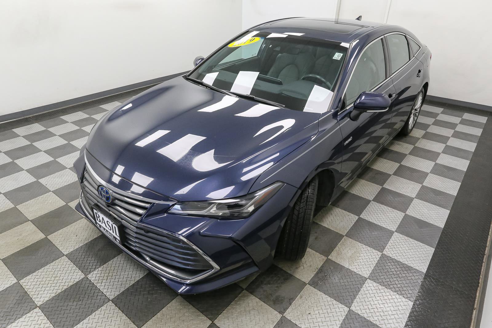 Used 2019 Toyota Avalon Limited w/ Advanced Safety Package FWD image 6
