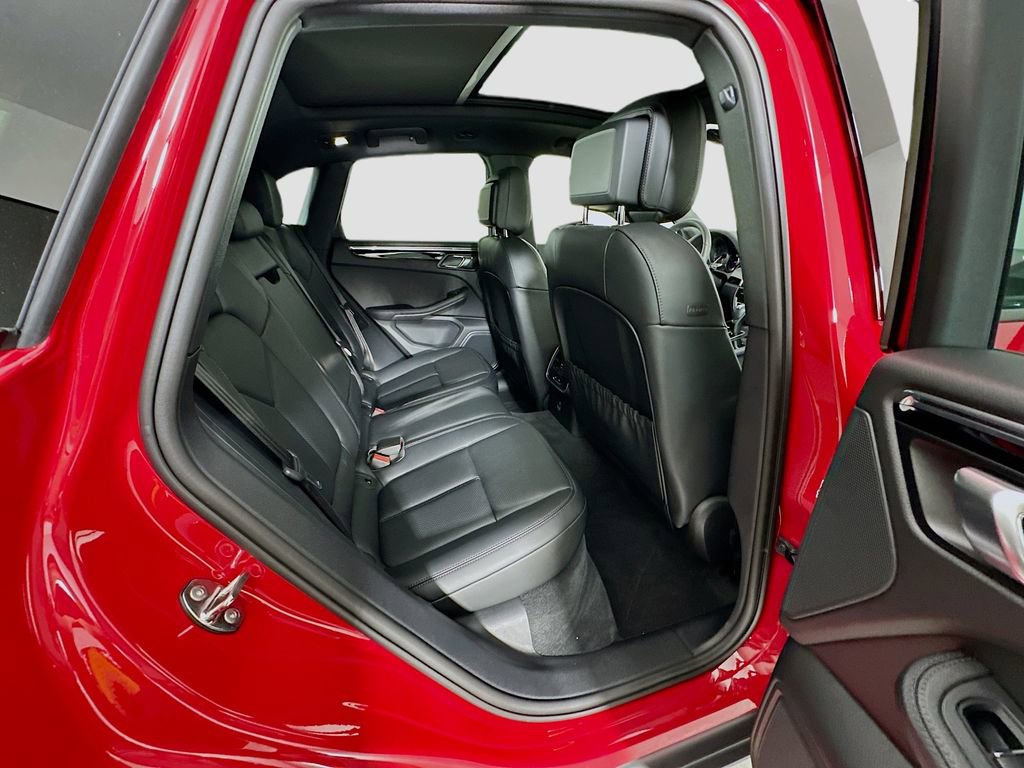Certified 2026 Porsche Macan image 29