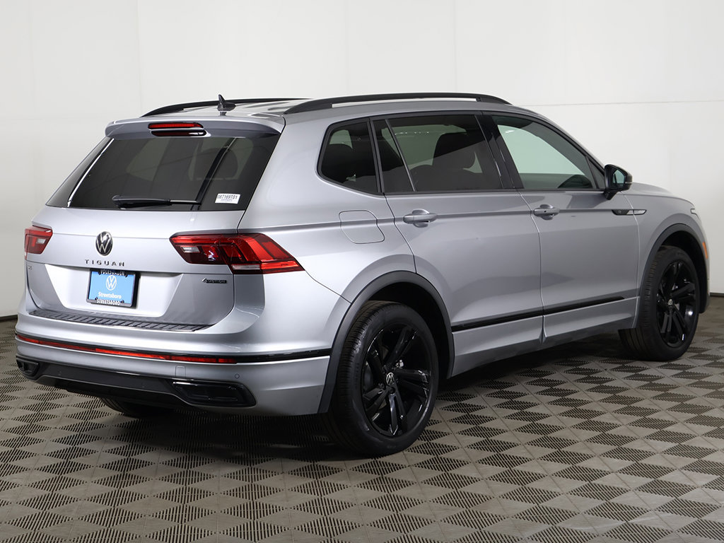 Used 2024 Volkswagen Tiguan SE R-Line AWD/4WD image 11