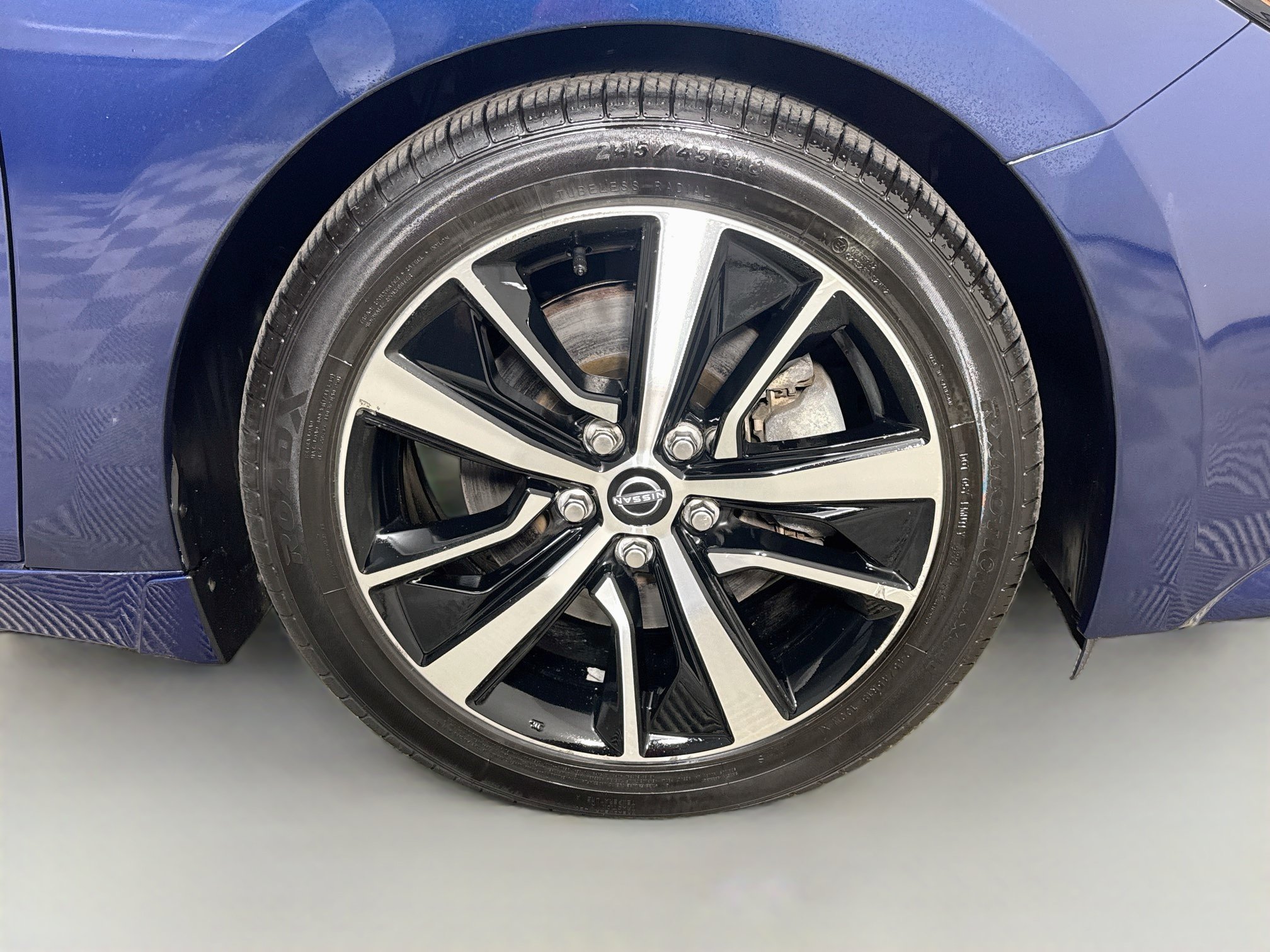 Used 2023 Nissan Maxima SL FWD image 32
