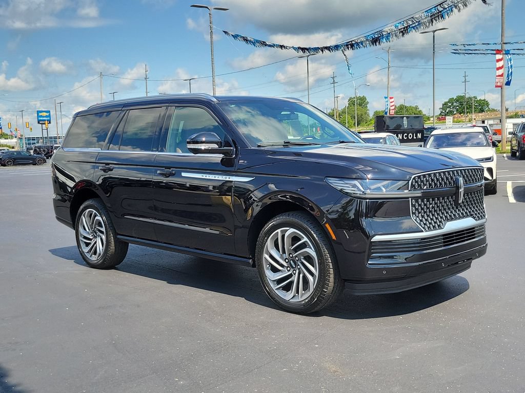 New 2026 Lincoln Navigator Reserve AWD/4WD image 2