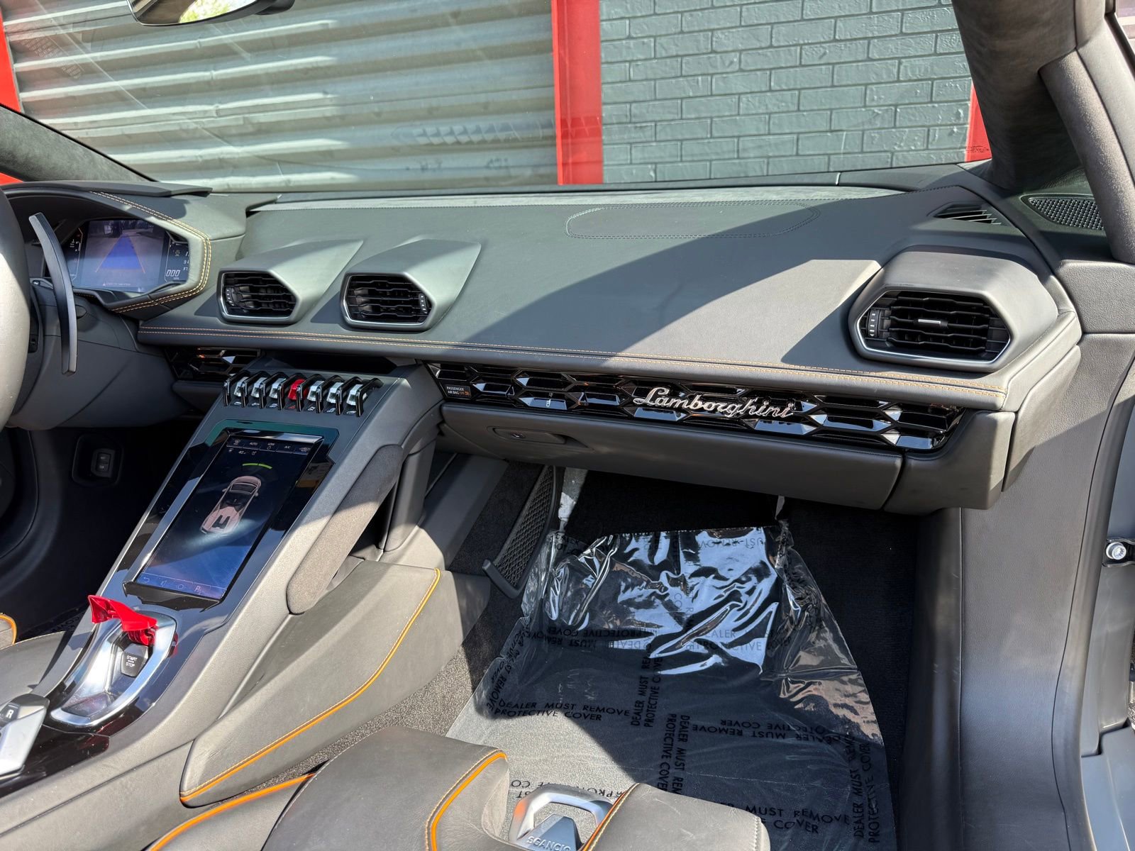 Used 2021 Lamborghini Huracan EVO image 18