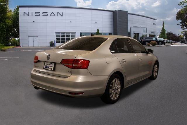Used 2015 Volkswagen Jetta SE image 2