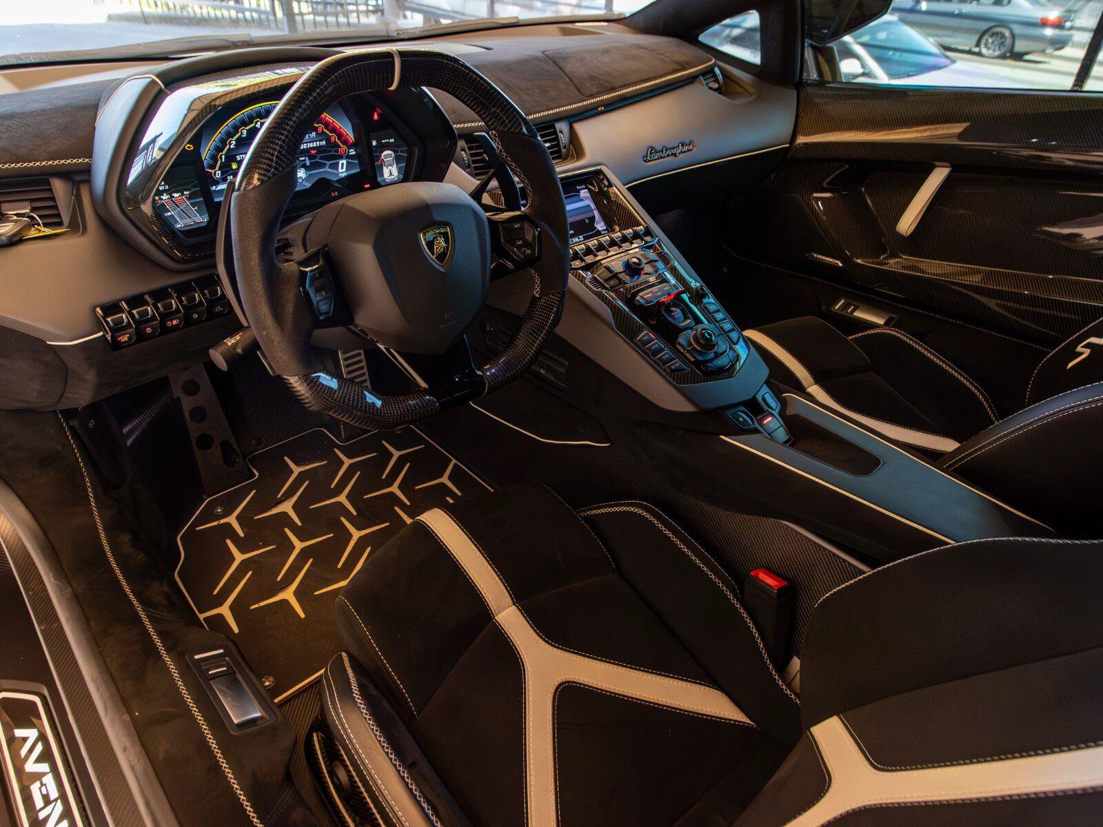 Used 2020 Lamborghini Aventador SVJ AWD/4WD image 13