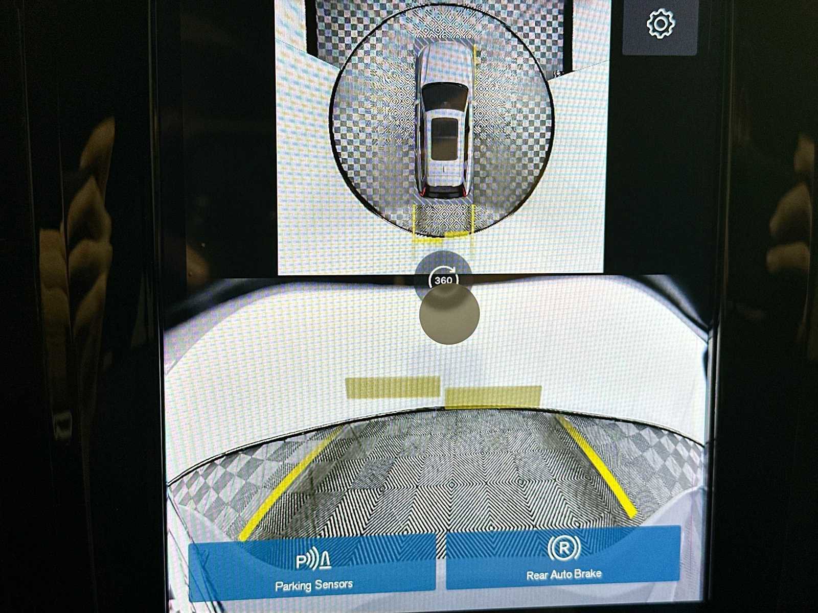 Used 2025 Volvo V90 B6 Cross Country Ultra w/ Climate Package image 14