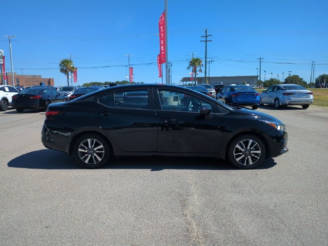 Used 2021 Nissan Versa SV FWD image 2