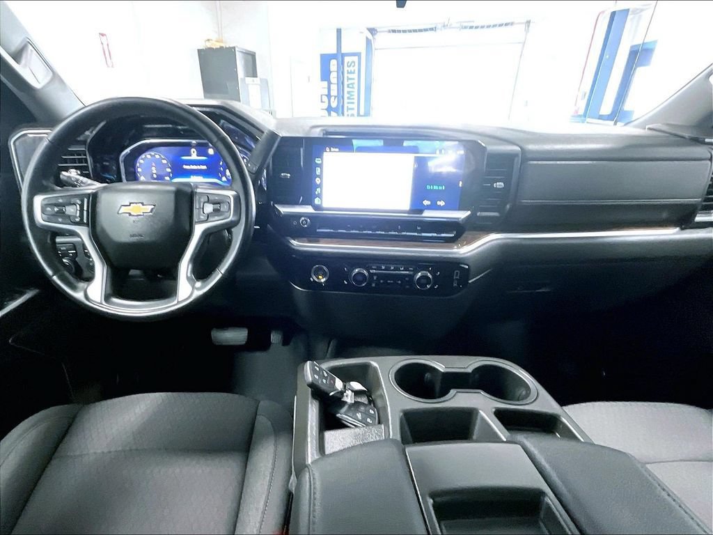 Used 2023 Chevrolet Silverado 1500 LT AWD/4WD image 18