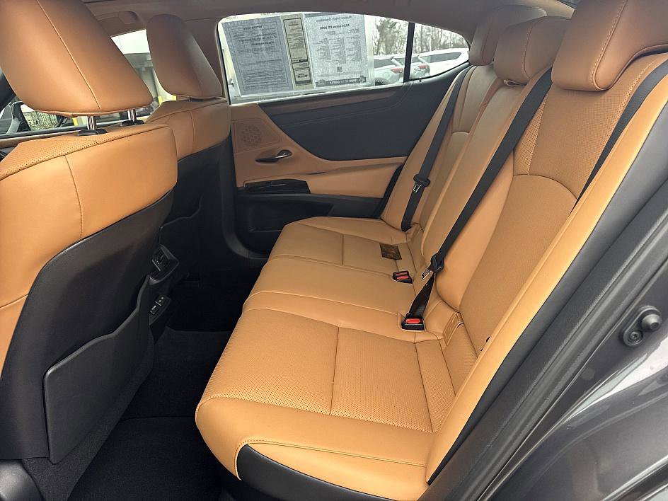 Used 2024 Lexus ES 300h w/ Premium Package image 12