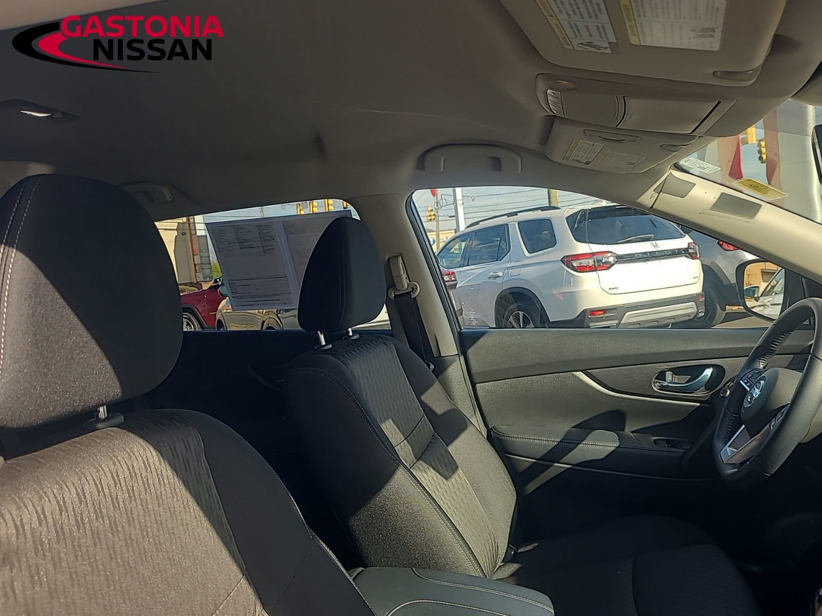 Used 2020 Nissan Rogue SV image 25