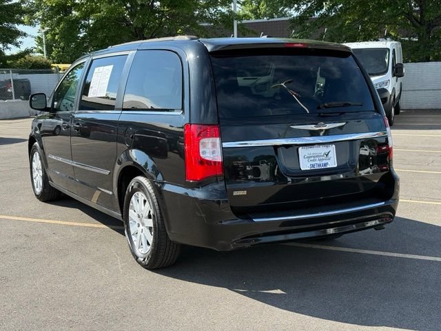 Certified 2016 Chrysler Town & Country Touring FWD image 3