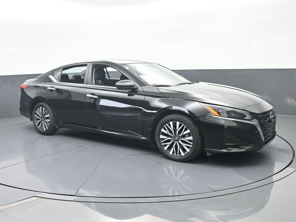 Used 2024 Nissan Altima 2.5 SV image 8