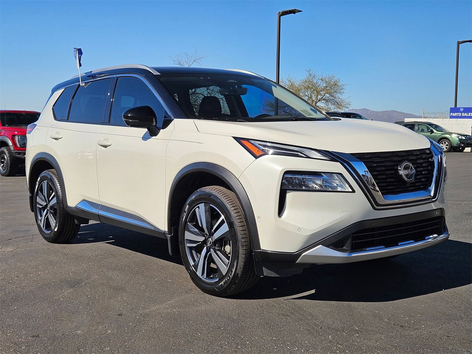 Used 2023 Nissan Rogue Platinum w/ Platinum Premium Package image 3