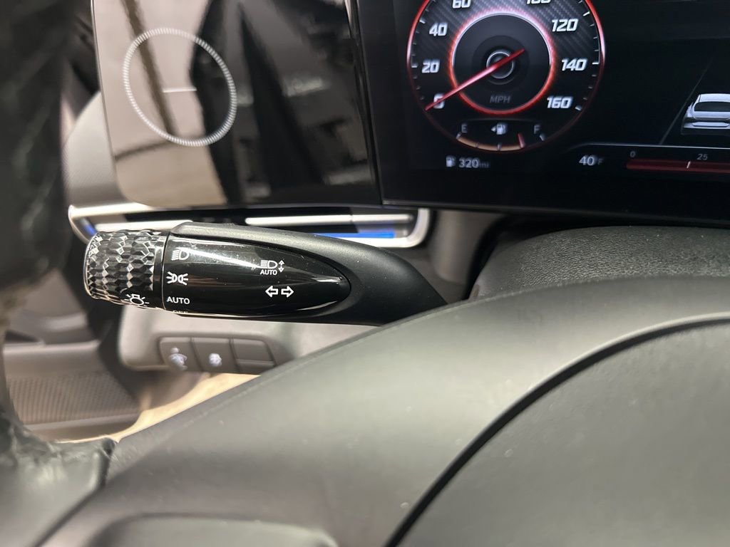 Used 2025 Hyundai Elantra SEL image 13