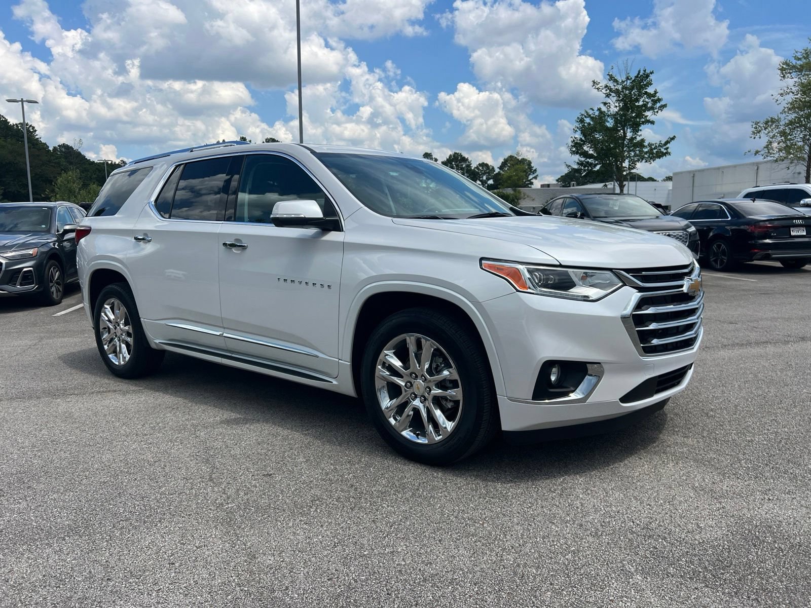Used 2021 Chevrolet Traverse High Country FWD image 3