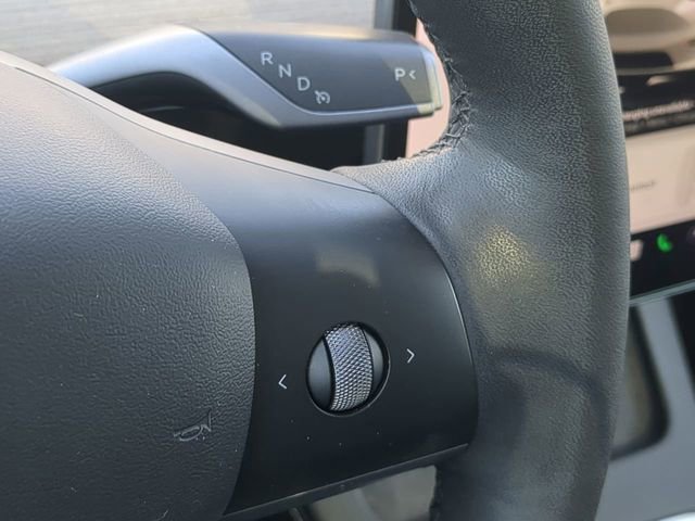 Used 2022 Tesla Model Y Long Range image 27