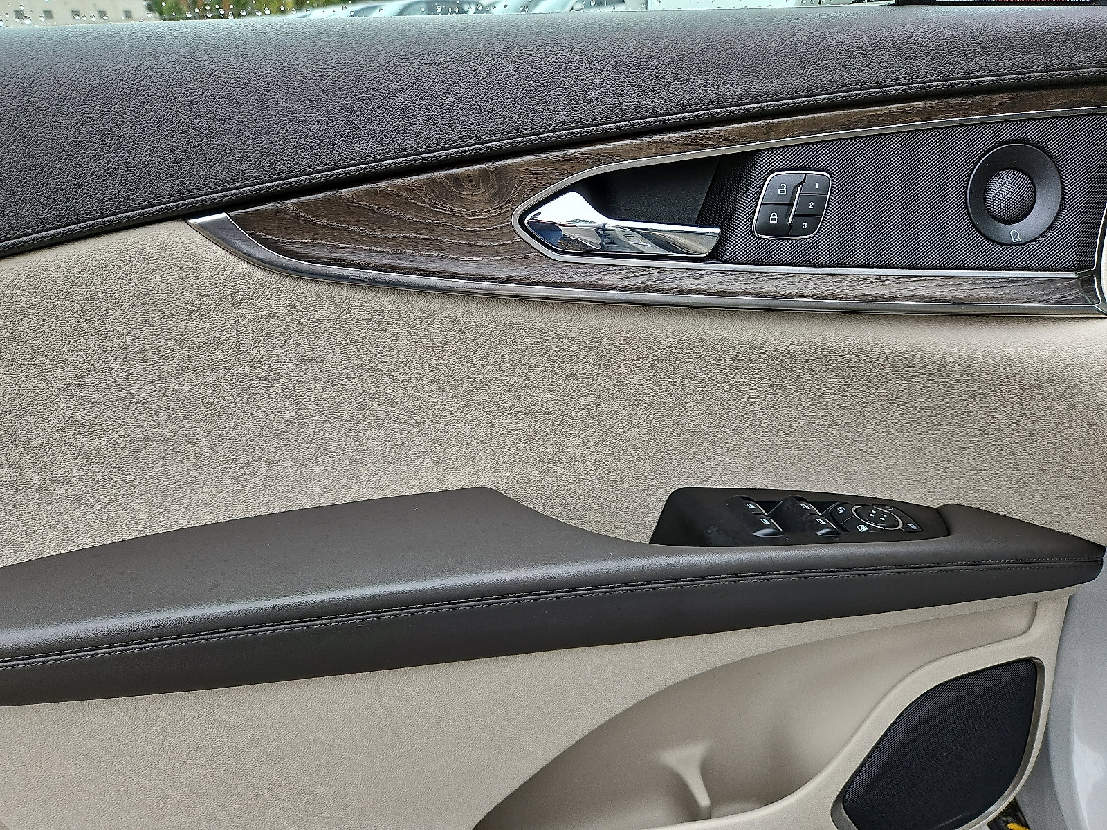 Used 2020 Lincoln Nautilus Reserve image 12